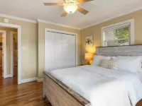 Dock, Hot Tub & Kayaks on Lake Norman Lakeside Gem by Avantstay Hotels in Westport