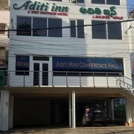 SRI ADITI INN Отели рядом с достопримечательностью «Храм Канакадурга»