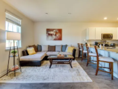 ทาวน์โฮมน่ารัก < 1 ไมล์ไปที่สวนสัตว์และถ้ำลูเรย์! โรงแรมในPage County