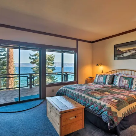 Lakefront Home w/ View: 11 Mi to Palisades Tahoe!
