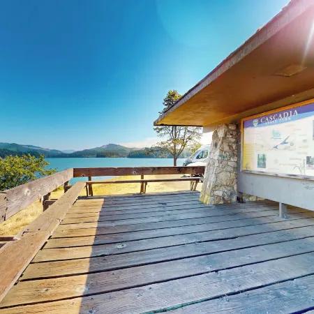 Walk to Water! Foster Lake Family Home w/ Hot Tub