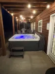 Charming cabin with 3 bedrooms and hot tub in Blue Ridge