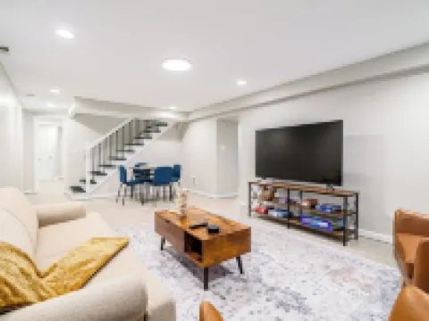 Ultimate Family Escape - 5BR 2.5BA - 2 Living Rooms Hoteles en Radcliff