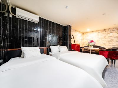 Line Hotel