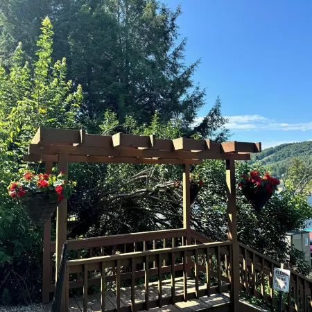 LakeFront Lodge