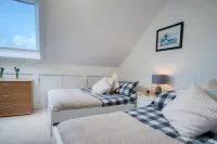 Taliesin - 5 Bedroom Holiday Home - Tenby - 2-Star