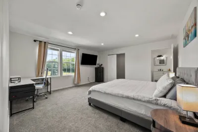 Top-Notch Columbus Retreat with on Demand Driver فنادق في 
