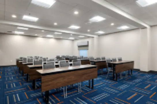 ハンプトン イン & スイーツ ハーリンジェン