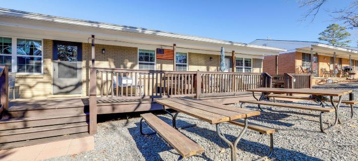 Pet-Friendly Cabin with Designated Boat Slip! Hotels in Cleburne County