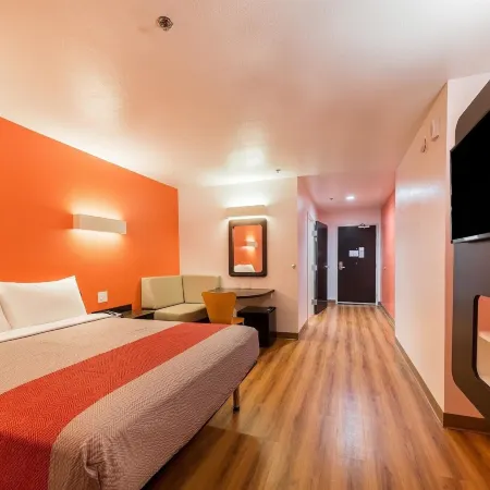 Motel 6 Fort Worth, TX - North - Saginaw Отели рядом с достопримечательностью «Бар Billy Bob's Texas»
