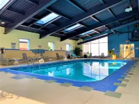 Days Inn by Wyndham Niagara Falls Centre St. by the Falls - Swimmingpools