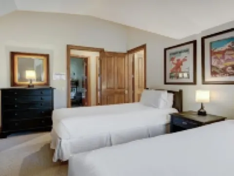 Cozy Mountain 4-Bedroom Retreat in Arrowhead Village 4 Townhouse by RedAwning Hotels in Edwards