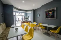 Cherish Lewis Hotel Blackpool- 2 Min to Beach- Smart Lock- Fast WiFi - Beach