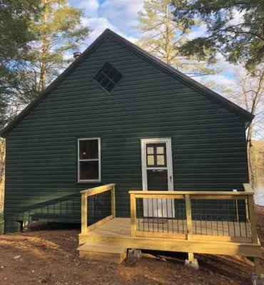 Stand alone waterfront rustic cabin!