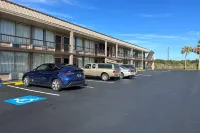 Rodeway Inn - parking