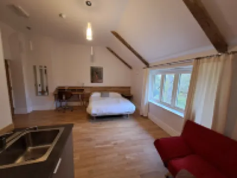 The Kingsley at Eversley โรงแรมในHook