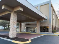 Wingate by Wyndham Jacksonville FL Hotels near Regency Square