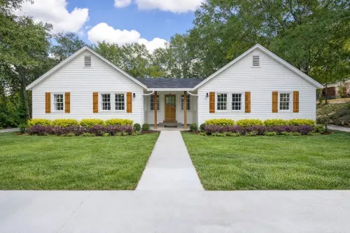 Cozy 4BR Cottage in Downtown Warm Springs