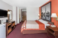 Super 8 by Wyndham Washington/Peoria Area - parking
