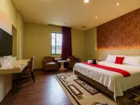 RedDoorz Plus Near Dunia Fantasi Ancol Hotels near Ancol Dreamland
