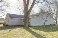Gassville Group Getaway! Dog-Friendly Home + Yard - 2-Star