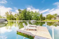 The Boat House w/ Dock: Enjoy Lake Life! - Country Houses