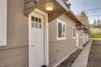 Quick Hospital Commute! Spokane Apt w/ Workspace - Kitchen