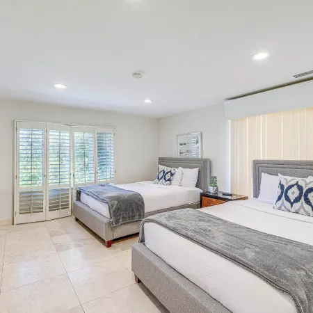 Pool & Coastline Views: Luxe La Jolla Home