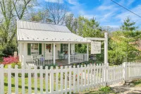 Walk to Wineries: Charming Retreat in Augusta! - 4 stjerner
