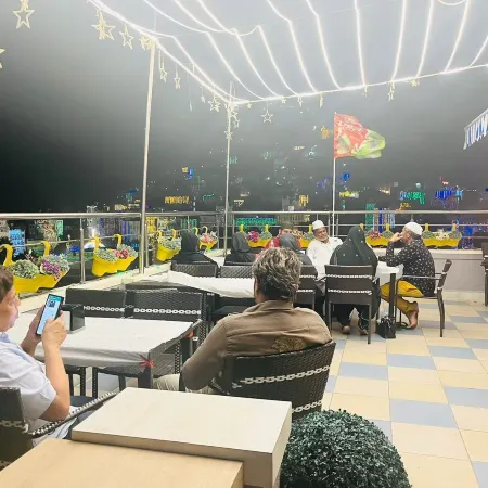 Hotel Madni Royale (50 Mtrs from Dargaah), Ajmer Отели рядом с достопримечательностью «Даргах Шариф»