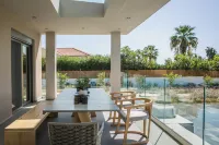 赫利俄斯豪華別墅(Helios Luxury Villas)