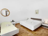 Ground-floor retreat surrounded by nature Ξενοδοχεία στην πόλη Basanija