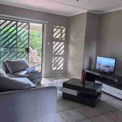 Charming 2-Bedroom Apartment in Johannesburg South Others