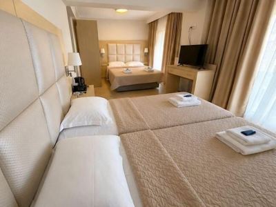 Hotel Avra
