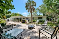 Coastal Home w Hot Tub Firepit and Music Lounge