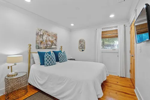 Downtown Fairhope Cottage-walking distance to everything!!!