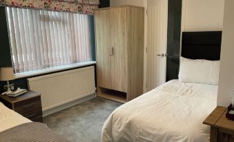 Room in Guest Room - Family Room with Private Bathroom