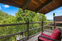 Above The Clouds by Beyond Expectations With Pool - 4 estrellas