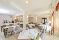 Regina Mare Hotel - Beach