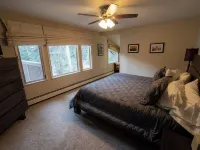 Entire 7Br House on Gore Creek · Walk to Both Villages · Hot Tub · Sleeps 16 - Chalets