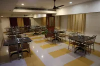 Dhanunjayas Luxury Hotel - breakfast