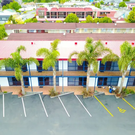 Aaron Court Motor Inn