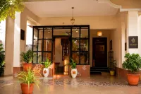 Dwaraka Guest House - parking