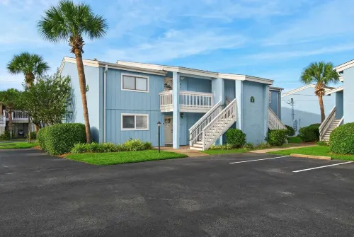 Steps to the Beach Pool Courts Family Fun - Parvekkeita
