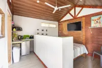Peaceful Garden Guest House — 5 Minutes from SJO Airport -  Privatzimmer
