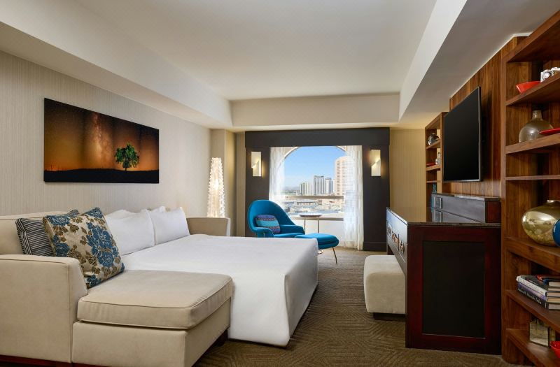 Renaissance Phoenix Downtown Hotel