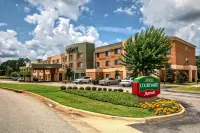 Courtyard Troy - Pet friendly