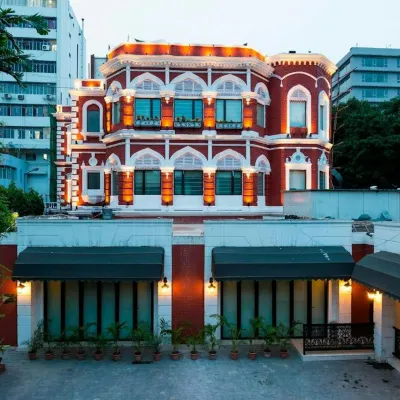 The Astor Hotel berhampiran Perpustakaan Negara