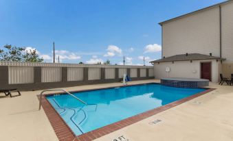 Red Roof Plus+ Galveston - Beachfront