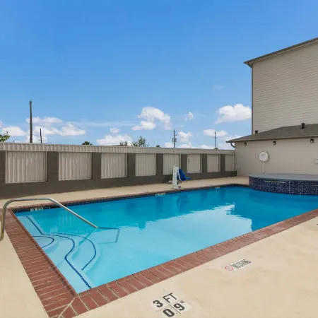 Red Roof Plus+ Galveston - Beachfront